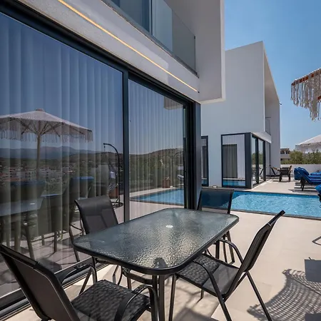 Luxury Angela Vila *