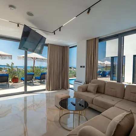 וילה Luxury Angela קסאמיל